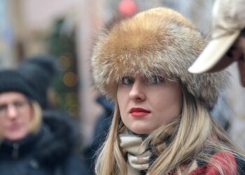 Мода по-русски: меховые ретро-шапки стали главным трендом зимы-2025