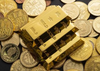 Экономист объяснил, стоит ли покупать золото на фоне рекордного роста