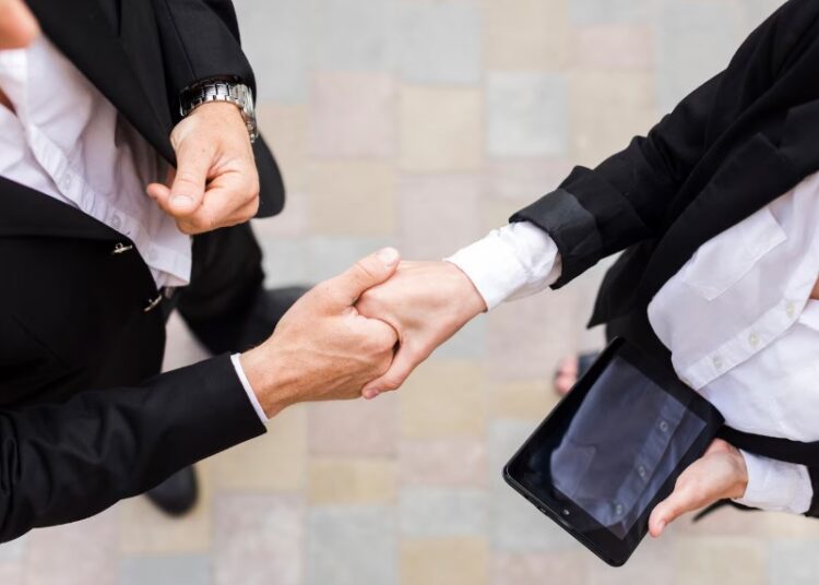 «Людоедство, а не сделка»: почему россиянам не стоит брать возвратный лизинг