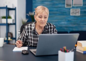 Россияне предпенсионного возраста активно возвращаются на рынок труда