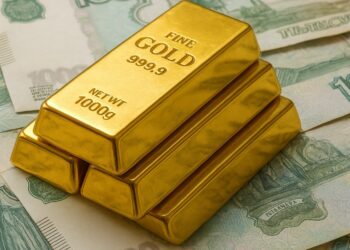 Минфин посоветовал россиянам хранить сбережения в рублях и золоте