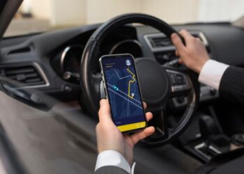 Стали известны цены на локализованные авто для такси в России