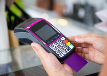 Россиян предупредили о резком подорожании банковских услуг из-за роста НДС