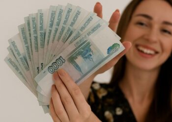 Наличные снова в моде: что заставило россиян отказаться от карт