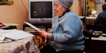 Пенсионерам напомнили о сроках подачи заявлений для получения льгот и выплат