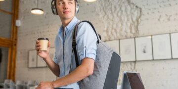 Стало известно, какая пенсия ждет молодых россиян, только начавших работать