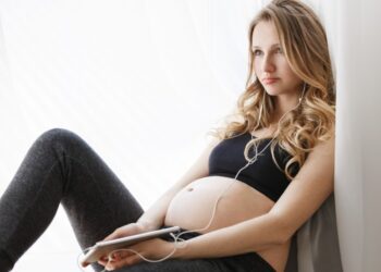 В еще одном российской регионе беременным школьницам будут платить по 150 тыс. рублей