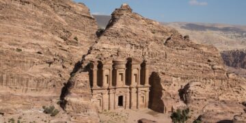 Еще одна страна открыла безвизовый режим для россиян