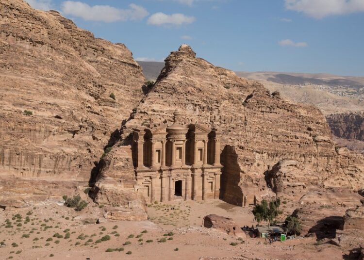 Еще одна страна открыла безвизовый режим для россиян