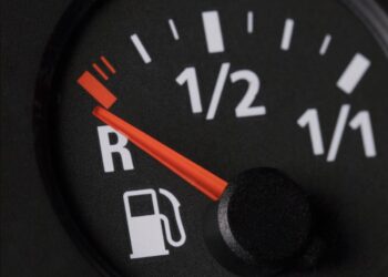 Стало известно, на сколько в ноябре подорожает бензин