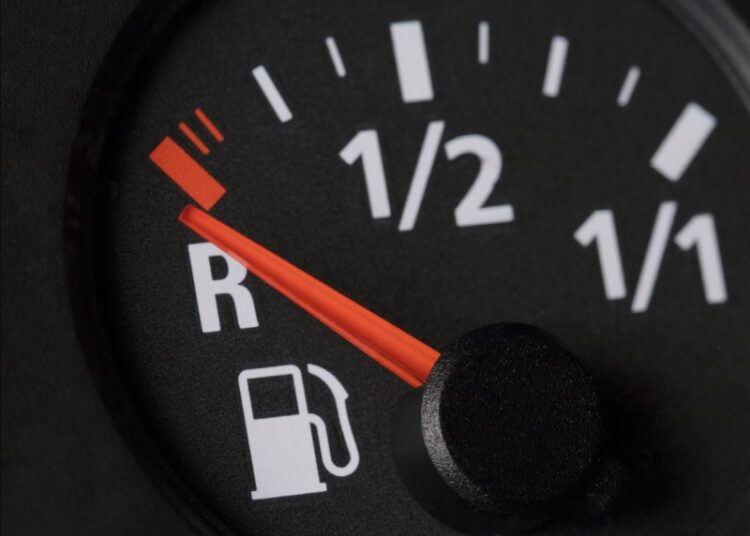 Стало известно, на сколько в ноябре подорожает бензин