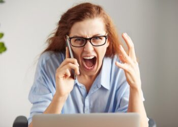 Банки идут против закона: россиянам продолжают поступать от них спам-звонки