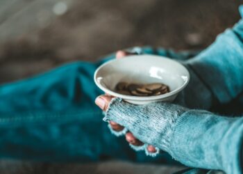 В Минтруде нашли способ побороть бедность