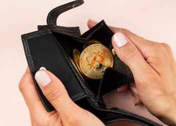 Биткоин претендует на половину стоимости золота: чего ждать инвесторам