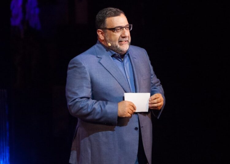 Миллиардер Варданян вышел из фонда, связанного с проектом электромобиля «Атом»