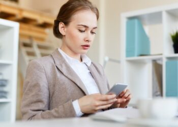 В мессенджере Max теперь можно подписывать документы