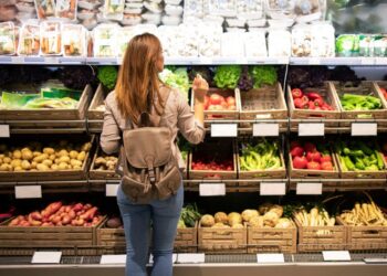 Эксперт раскрыл, к чему может привести запрет на рост цен в России