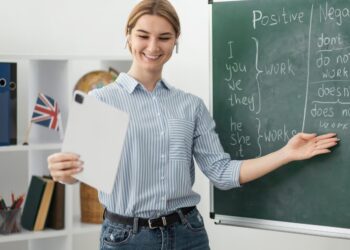 Репетитор по английскому вошел в топ востребованных профессий в России