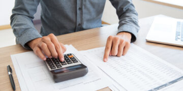 Россиянам рассказали, как правильно заплатить налог на вклады в 2025 году