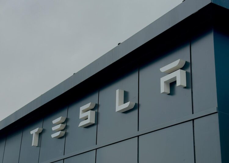 Маск потребовал от акционеров Tesla триллионную компенсацию