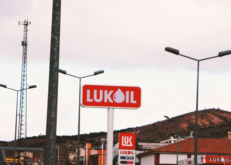 ЛУКОЙЛ готовится к продаже зарубежных активов из-за санкций США