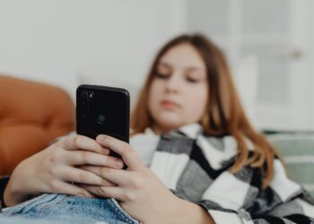 Российские банки перестали отвечать клиентам в Telegram и WhatsApp*