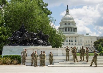 Трамп станцевал перед военными США, которые могут лишиться зарплат из-за шатдауна