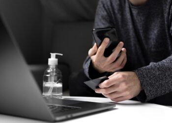 Составлен рейтинг жертв мошенников по маркам телефонов