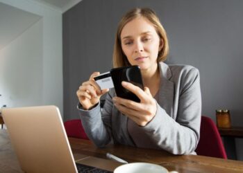 Названо количество установивших самозапреты на кредиты россиян