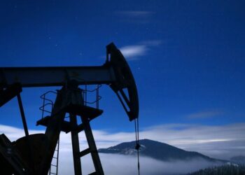 Цена нефти упала до минимума за четыре месяца