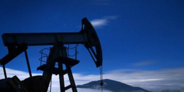 Цена нефти упала до минимума за четыре месяца