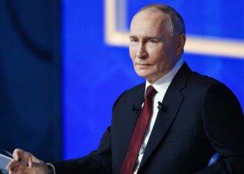 Путин подписал закон о повышении НДС до 22% и установлении МРОТ