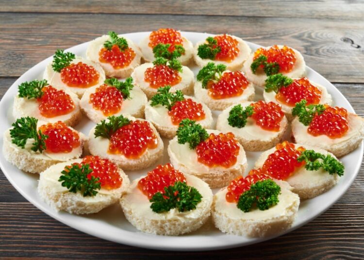 Красная икра к Новому году подорожает почти до 10 тыс. рублей за килограмм