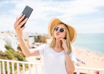 Интернет помнит все: почему ваши фото из отпуска могут заинтересовать налоговую