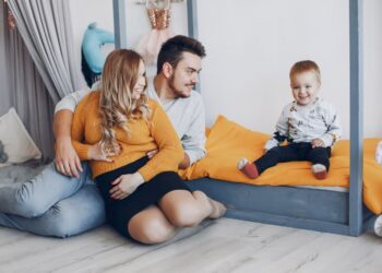 «Только госпрограмма»: назван единственный способ для молодой семьи получить жилье