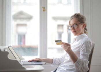 Работает только один способ: экономист рассказал, как на самом деле улучшить кредитную историю