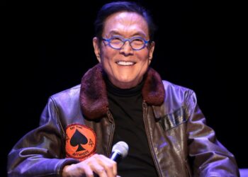 «Не мои проблемы»: автор бестселлера «Богатый папа, бедный папа» шокировал откровением о долге в $1,2 млрд