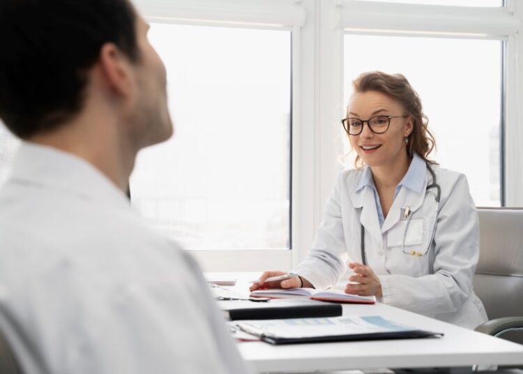 В России запускают эксперимент по оплате больничных для самозанятых