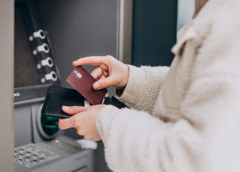 От тарифа до кредитной истории: от чего теперь зависит ваш лимит на снятие наличных