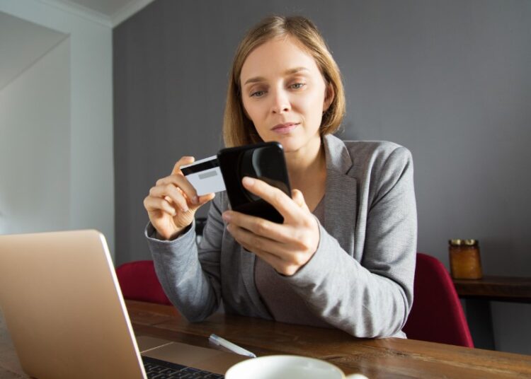 ЦБ усиливает антифрод: с 2026 года банки будут проверять все крупные переводы от 200 тыс. рублей