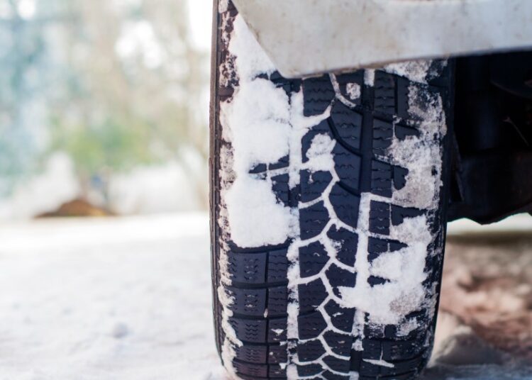 Российских водителей предупредили о штрафах за «лысую» зимнюю резину