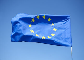 Экономика ЕС на грани краха: европейцы перестают покупать из-за роста цен