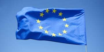 Экономика ЕС на грани краха: европейцы перестают покупать из-за роста цен