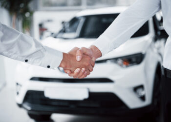 Рекордно взлетел экспорт машин из Китая в Россию