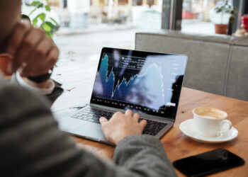 Серебро вместо золота: финансист рассказал о вложениях в другой драгметалл