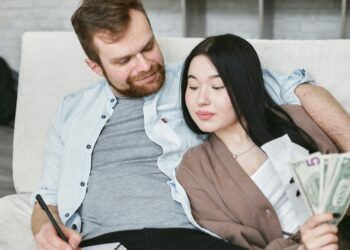 «Финансовая слепота»: какие траты мы не замечаем, но платим за них каждый месяц