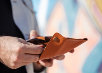 В России начнется оценка теневых доходов бедных