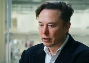 Отец миллиардера Маска посоветовал сыну инвестировать в Россию: чем он это объясняет