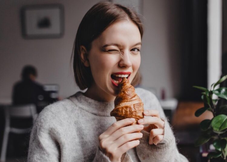 Экономика маленьких радостей: на что чаще всего спонтанно тратятся россияне