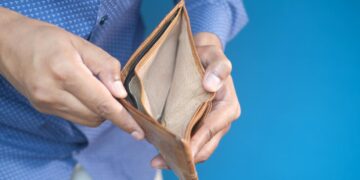 Не волнуйтесь, это нормально: россияне в январе получат аванс меньше обычного